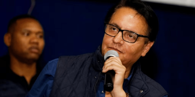 ARCHIVO - El candidato a la presidencia de Ecuador Fernando Villavicencio durante un acto de campaña en Quito.