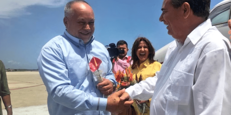 Diosdado Cabello, primer vicepresidente del PSUV, llega a Cuba como jefe de una delegación oficial de esa organización partidista que estará en la isla hasta el viernes.
