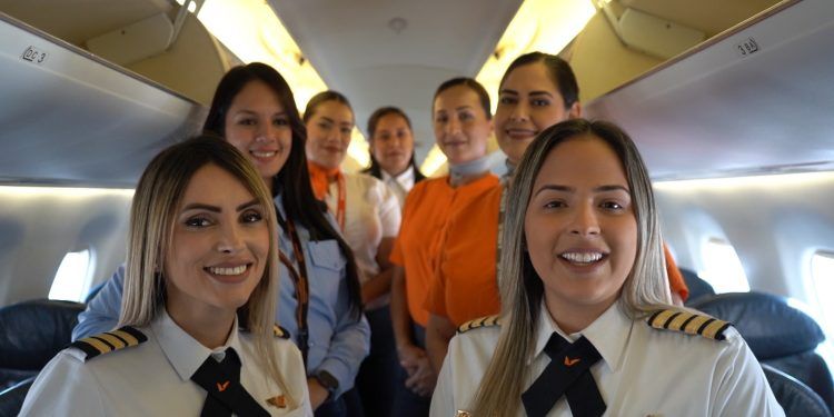 Conviasa realizó su primer vuelo internacional con tripulación femenina