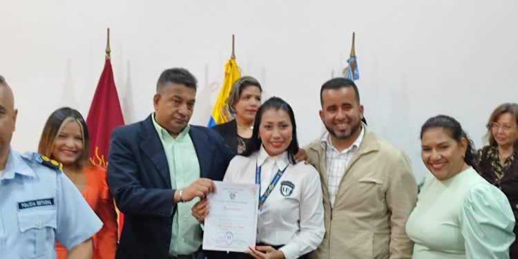 Concejo de Naguanagua rindió homenaje a funcionarios policiales