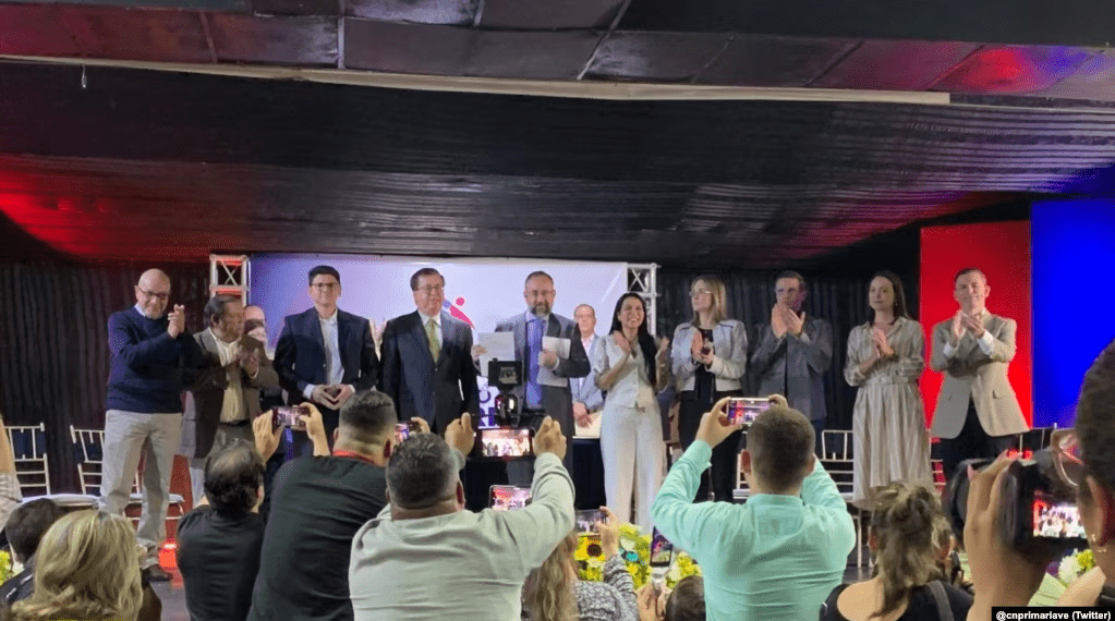 Nueve de los trece candidatos participaron en el acto de la firma, los otros cuatro a través de un video testimonial.