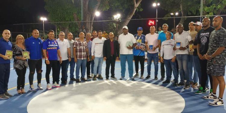 Baloncesto: Jugadores recibieron reconocimiento durante inauguración de la 1ra Copa Héroes de Portland