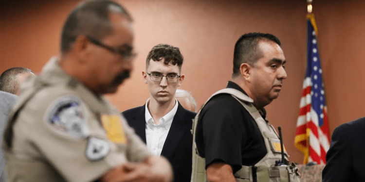 ARCHIVO - El tirador de la masacre en una tienda Walmart en El Paso Texas ocurrida en 2019 purga condena de 90 cadenas perpetuas por los 23 asesinatos por odio racial durante su atraco al establecimiento comercial.