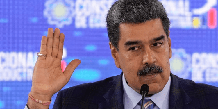 El presidente venezolano, Nicolás Maduro, habla durante una reunión con sus ministros y otras autoridades en el Hotel Humboldt, en la montaña de El Ávila, en La Guaira, el 21 de septiembre de 2023. [AP/Matias Delacroix]