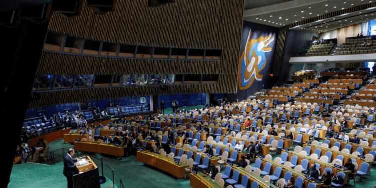 Imagen de la sala principal de la sede de las Naciones Unidas en Nueva York durante la intervención del canciller ruso, Sergéi Lavrov, en la 78 Asamblea General de la ONU, el 23 de septiembre de 2023.
