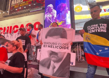 Activistas de Venezuela protestan contra el gobierno del presidente de ese país, Nicolás Maduro, en Times Square, Nueva York, el 19 de septiembre de 2023, durante la celebración de la 78 Asamblea General de la ONU en la ciudad.