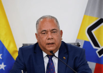 El presidente del CNE, Elvis Amoroso, durante una conferencia de prensa en la que anunció que el organismo prestará asistencia técnica a la primaria opositora. Caracas, Venezuela, el 22 de September de 2023. [REUTERS/Leonardo Fernandez Viloria]