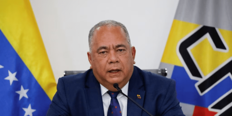 El presidente del CNE, Elvis Amoroso, durante una conferencia de prensa en la que anunció que el organismo prestará asistencia técnica a la primaria opositora. Caracas, Venezuela, el 22 de September de 2023. [REUTERS/Leonardo Fernandez Viloria]