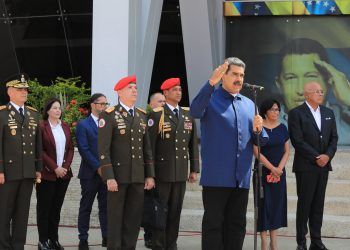 Maduro arribó al país tras extensa gira por China, Argelia y Cuba