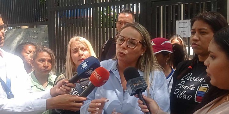 Caracas: Denuncian que maestras fueron golpeadas «por colectivos» cuando convocaban protesta nacional para el 18 de septiembre