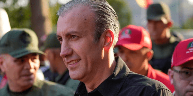 El exministro petrolero Tareck El Aissami llega al museo militar 4F, donde está enterrado el exmandatario Hugo Chávez, en Caracas, el 15 de marzo de 2023. Un diario venezolano niega que haya fallecido, como circuló en días recientes en redes sociales.