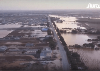 Esta imagen tomada de un video proporcionado por Libya Almasar TV muestra inundaciones en Marj, Libia, el lunes 11 de septiembre de 2023.