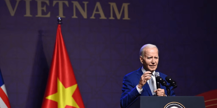 El presidente estadounidense, Joe Biden, ofrece una conferencia de prensa en Hanoi el 10 de septiembre de 2023, el primer día de una visita a Vietnam.