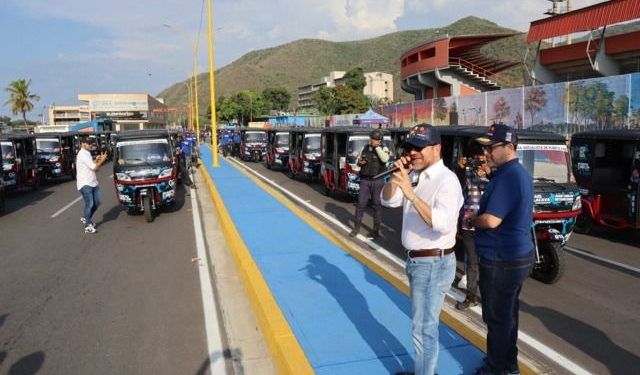 Carabobo: Gobernador Lacava entregó más de 60 unidades de “Dracutaxi” en Puerto Cabello
