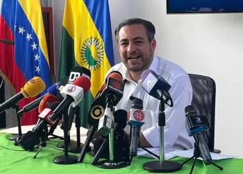 Baruta: alcalde Darwin González y la prensa tras negar relación con hechos de corrupción (+ Video)