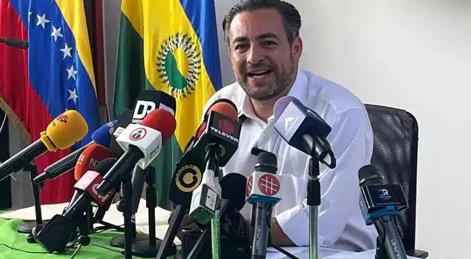 Baruta: alcalde Darwin González y la prensa tras negar relación con hechos de corrupción (+ Video)