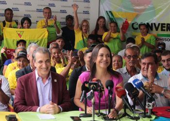 Caracas: Convergencia oficializó su apoyo a María Corina Machado para la Primaria opositora