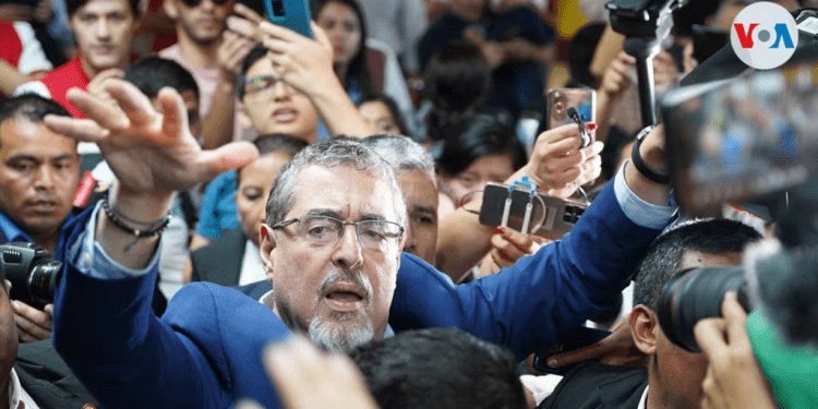 ARCHIVO - Bernardo Arévalo, nuevo presidente de Guatemala. [Foto: Houston Castillo, VOA]