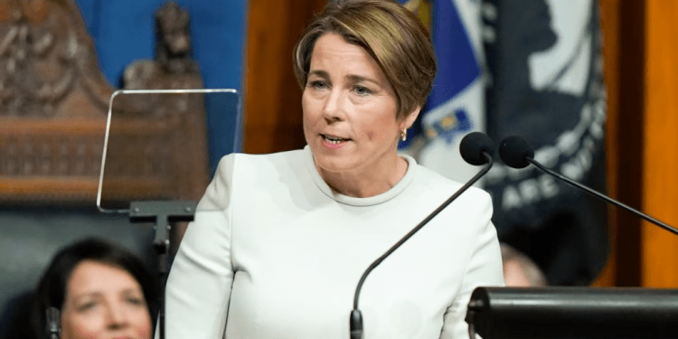 La gobernadora de Massachusetts, Maura Healey, pronuncia su discurso inaugural en la Cámara de Representantes, el 5 de enero de 2023, en Boston, EEUU.