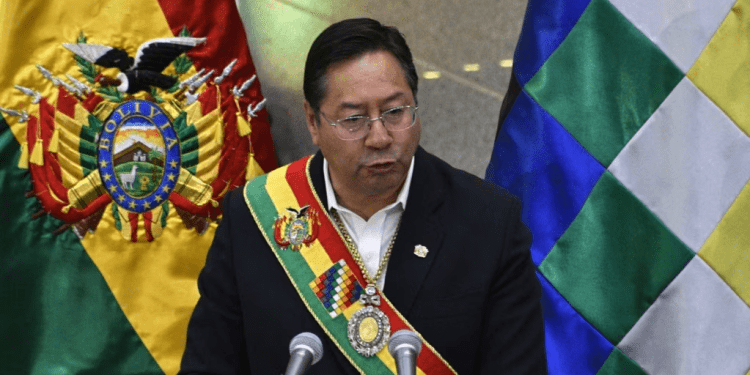 Foto de archivo: El presidente de Bolivia, Luis Arce, pronuncia un discurso durante una ceremonia en el palacio de gobierno en La Paz, el 22 de enero de 2023. (Foto de AIZAR RALDES / AFP)