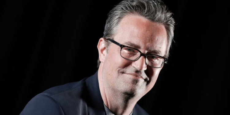 Archivo - Matthew Perry posa para un retrato el 17 de febrero de 2015 en Nueva York. Perry, quien interpretó a Chandler Bing en la exitosa serie "Friends", falleció. Tenía 54 años.
