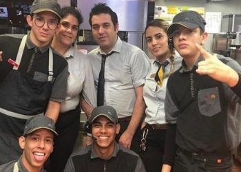 Del refugio al éxito académico: ¿Cómo?, Luis Moros ayuda a jóvenes migrantes a obtener becas en EEUU