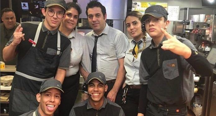 Del refugio al éxito académico: ¿Cómo?, Luis Moros ayuda a jóvenes migrantes a obtener becas en EEUU