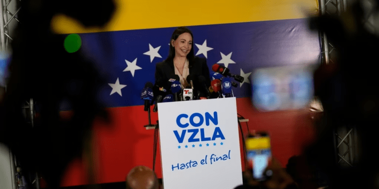 María Corina Machado, candidata presidencial electa por la oposición para 2024, habla en una conferencia de prensa en Caracas, este martes 24 de octubre de 2023.