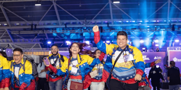 Los seis integrantes de la selección venezolana de robótica en el mundial First Global Challenge.
