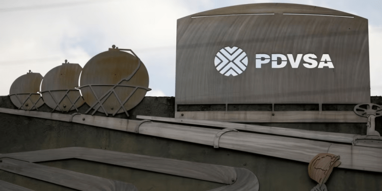 Fotografía de archivo de instalaciones de PDVSA en Caracas. Agencias de prensa revelan inminentes acuerdos energéticos y políticos entre Estados Unidos y Venezuela.