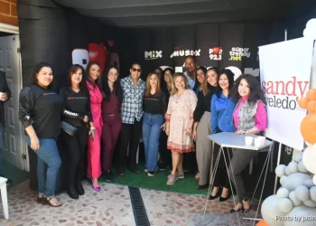 Programa Desde La Cabina y portal Sandyaveledo.net de aniversario