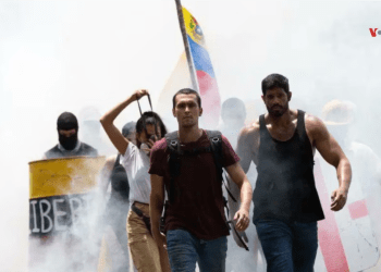 La película "Simón" narra la historia de un joven estudiante que luego de protestar y sufrir la represión en Venezuela decide emigrar en busca de asilo político.