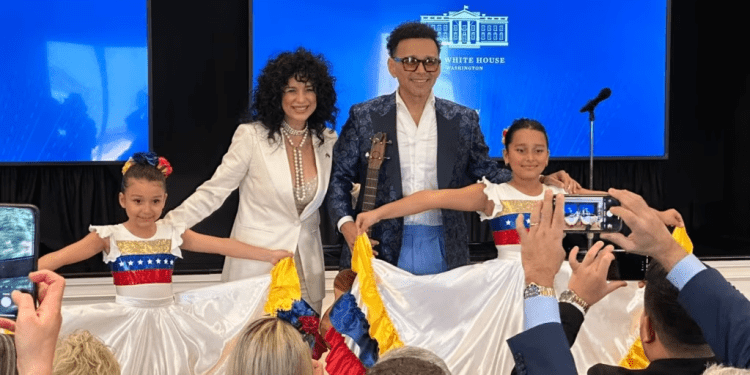 Personalidades venezolanas participan del "Día de Venezuela" en la Casa Blanca el 30 de noviembre de 2023.
