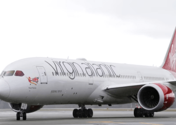 ARCHIVO: Un avión Boeing 787-9 aterriza en Seattle, EEUU, después de un vuelo desde Londres el 27 de marzo de 2017.