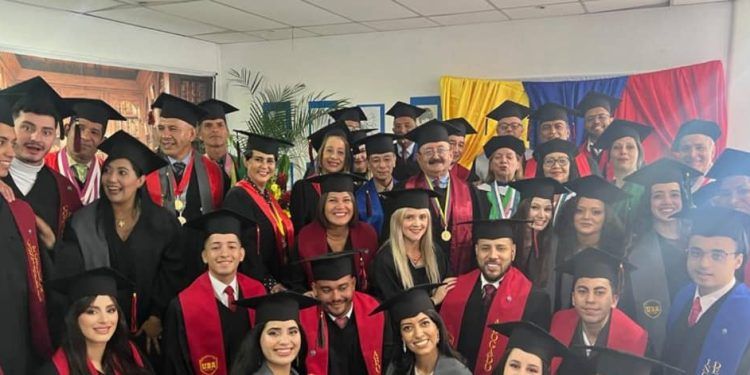 Egresa nueva promoción de la Universidad Bicentenaria de Aragua, nucleo San Antonio de los Altos