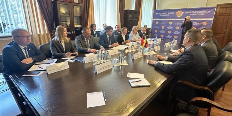 Belarús y Venezuela fortalecen lazos de cooperación en materia de Transporte aéreo y marítimo