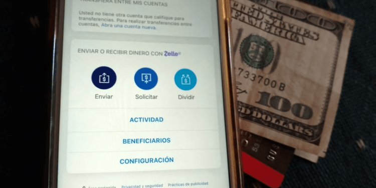 Fotografía de archivo, tomada en Venezuela en enero de 2020, referida al uso de la plataforma de servicios bancarios Zelle.