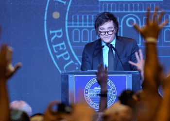 El presidente electo de Argentina, Javier Milei, durante su discurso de victoria. Buenos Aires, Argentina, el 19 de noviembre de 2023.