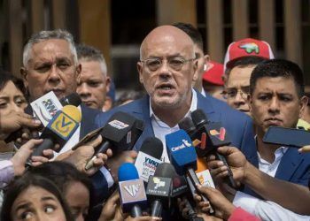 Jorge Rodríguez introdujo recurso de amparo constitucional ante el TSJ en defensa del referendo del Esequibo
