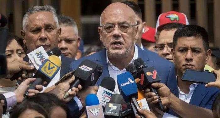Jorge Rodríguez introdujo recurso de amparo constitucional ante el TSJ en defensa del referendo del Esequibo