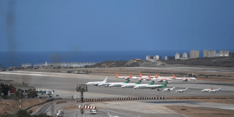 Vista de la pista del aeropuerto de Maiquetía (ARCHIVO).