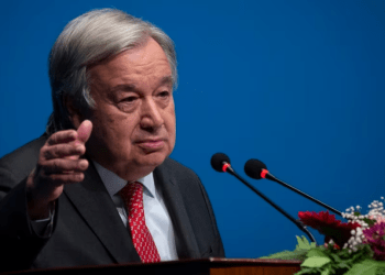 ARCHIVO - El secretario general de la ONU, Antonio Guterres, se dirige al Parlamento nepalí en Katmandú, Nepal, el 31 de octubre de 2023.