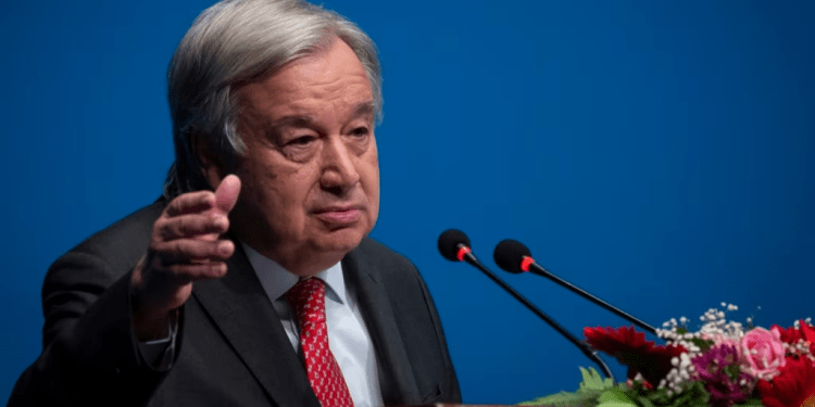 ARCHIVO - El secretario general de la ONU, Antonio Guterres, se dirige al Parlamento nepalí en Katmandú, Nepal, el 31 de octubre de 2023.
