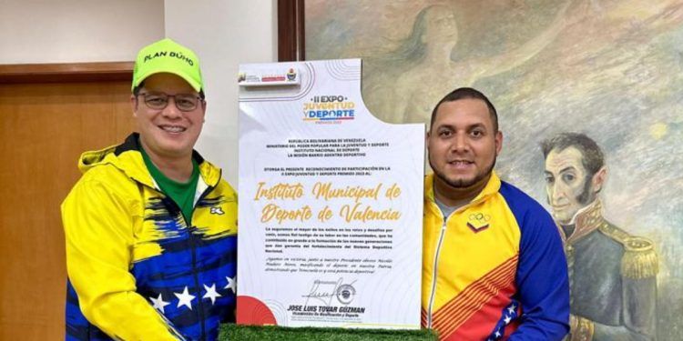 Alcalde de Valencia recibió reconocimiento de la II Expo Juventud y Deporte