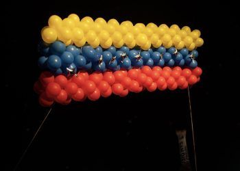 Carabobo: Un ambiente festivo acompañó el lanzamiento de los globos de los deseos en el Bazar de Navidad en San Diego