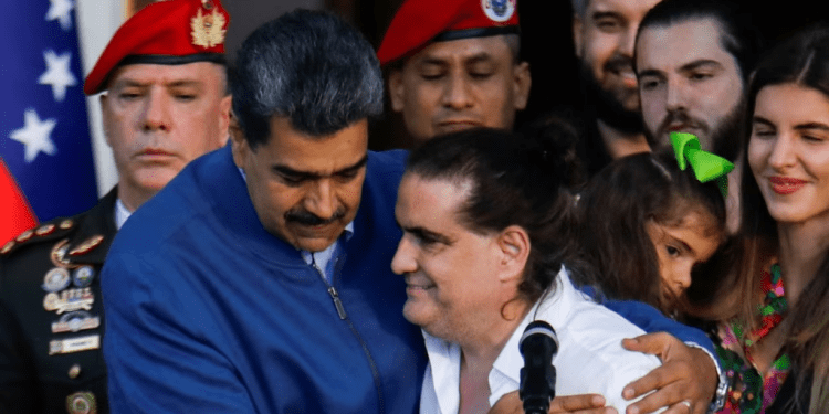 Alex Saab, es recibido por el presidente Nicolás Maduro en el Palacio de Miraflores.