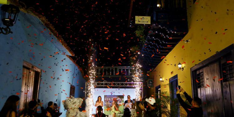 La Revista Horizontes, fue presentada y bautizada en Puerto Cabello por la agencia Black Media