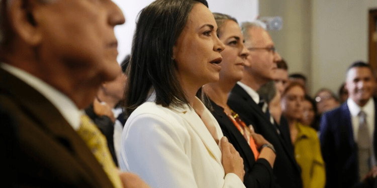 María Corina Machado, candidata presidencial de la oposición en Venezuela, participa en un acto posterior a su triunfo en la primaria del antichavismo, el 26 de octubre de 2023.