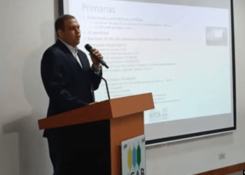 Roberto Abdul, presidente de Súmate y miembro de la Comisión Nacional de Primaria durante una presentación.