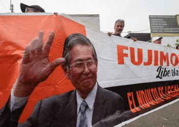 Simpatizantes del expresidente peruano aguardaron por horas su liberación.